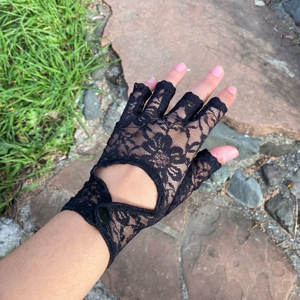Black laced gloves